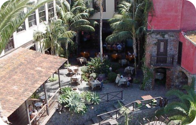 Patio con restaurante