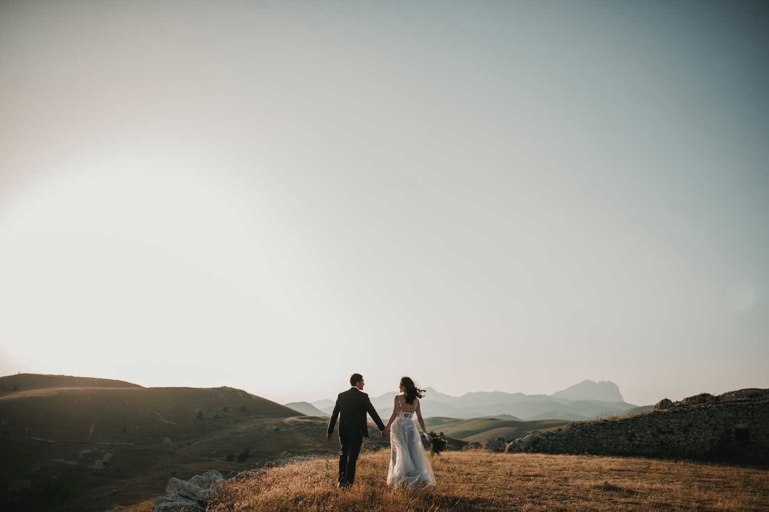Novios en una colina